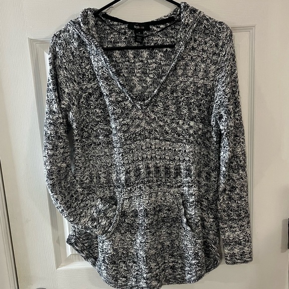 Style & Co Women’s Size M Pullover Knit V Neck Sweater with hood & front pocket - Picture 6 of 9